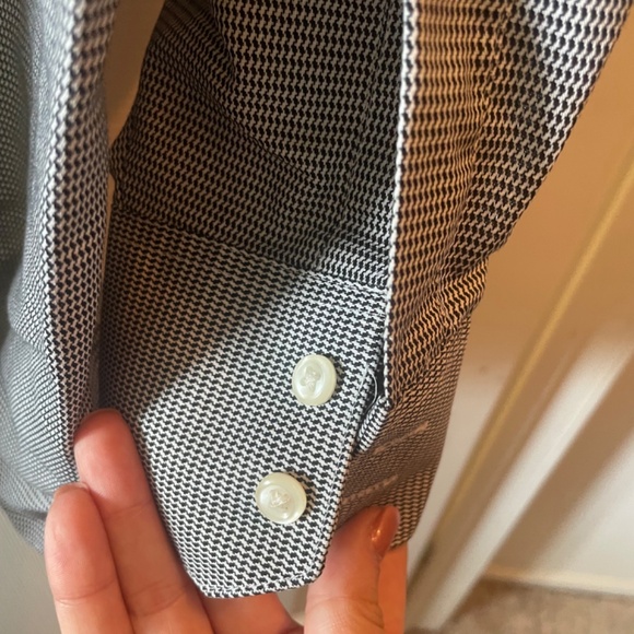 Button up - Picture 5 of 7